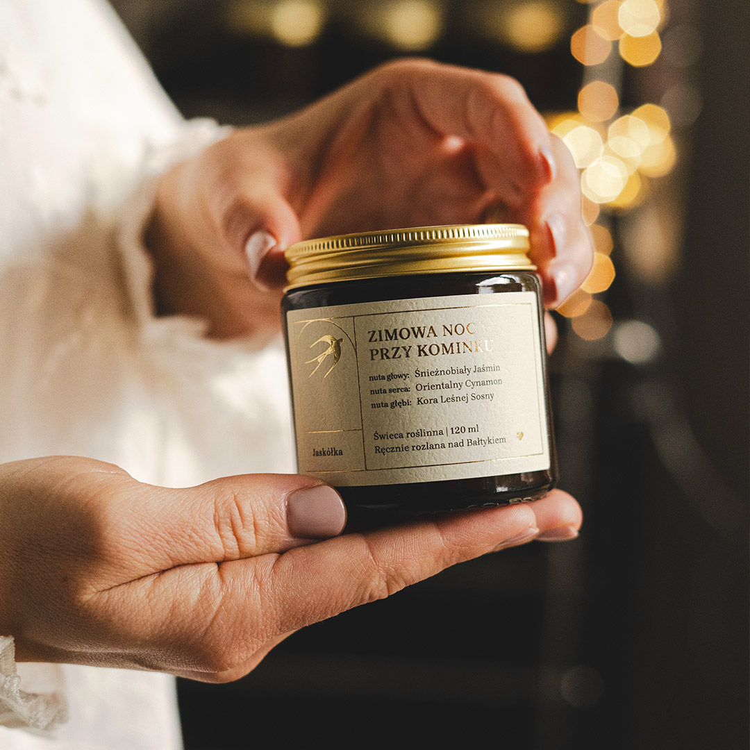 Jaskółka Świeca Sojowa Zimowa noc przy kominku 120 ml